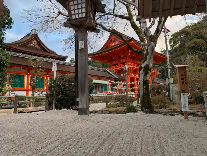 賀茂別雷神社(上賀茂神社)の{uncategorized: "未分類", other: "その他", undefined: "問題あり", building: "その他建物", grave: "お墓", sacred_gate: "鳥居", guardian: "狛犬", statue: "像", buddha: "仏像", history: "歴史", nature: "自然", garden: "庭園", animal: "動物", pagoda: "塔", temizu: "手水舎", mountain_gate: "山門・神門", sanctuary: "本殿・本堂", subordinate: "末社・摂社", art: "芸術", scenery: "景色", jizo: "地蔵", ema: "絵馬", goshuin: "御朱印", omikuji: "おみくじ", items: "授与品その他", amulet: "お守り", goshuincho: "御朱印帳", eats: "食事", festival: "お祭り", votive_dance: "神楽", shichigosan: "七五三参", wedding: "結婚式", experience: "体験その他", initially: "初詣", around: "周辺", anti_infection: "感染症対策"}