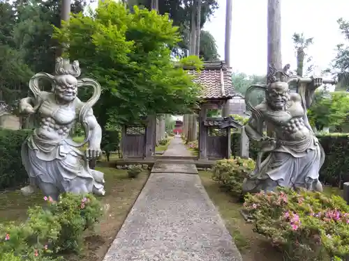 霊泉寺の像