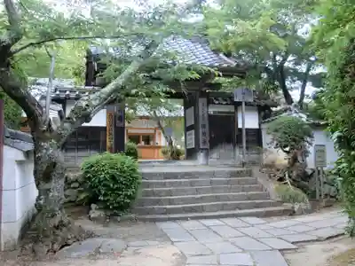 勝持寺(花の寺)の山門・神門