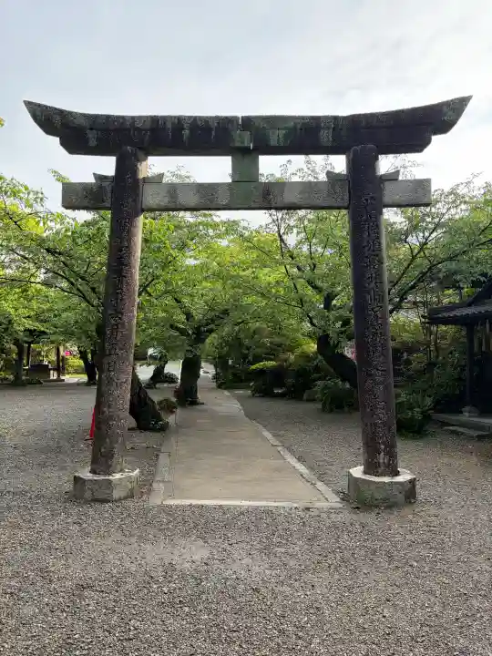 姫路神社の{uncategorized: "未分類", other: "その他", undefined: "問題あり", building: "その他建物", grave: "お墓", sacred_gate: "鳥居", guardian: "狛犬", statue: "像", buddha: "仏像", history: "歴史", nature: "自然", garden: "庭園", animal: "動物", pagoda: "塔", temizu: "手水舎", mountain_gate: "山門・神門", sanctuary: "本殿・本堂", subordinate: "末社・摂社", art: "芸術", scenery: "景色", jizo: "地蔵", ema: "絵馬", goshuin: "御朱印", omikuji: "おみくじ", items: "授与品その他", amulet: "お守り", goshuincho: "御朱印帳", eats: "食事", festival: "お祭り", votive_dance: "神楽", shichigosan: "七五三参", wedding: "結婚式", experience: "体験その他", initially: "初詣", around: "周辺", anti_infection: "感染症対策"}
