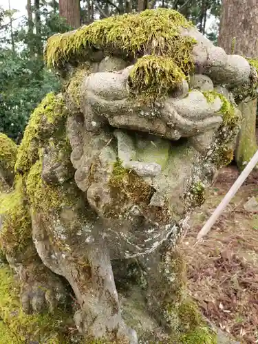 栴壇野神社の狛犬