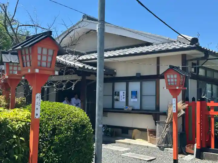 松尾大社西七条御旅所の{uncategorized: "未分類", other: "その他", undefined: "問題あり", building: "その他建物", grave: "お墓", sacred_gate: "鳥居", guardian: "狛犬", statue: "像", buddha: "仏像", history: "歴史", nature: "自然", garden: "庭園", animal: "動物", pagoda: "塔", temizu: "手水舎", mountain_gate: "山門・神門", sanctuary: "本殿・本堂", subordinate: "末社・摂社", art: "芸術", scenery: "景色", jizo: "地蔵", ema: "絵馬", goshuin: "御朱印", omikuji: "おみくじ", items: "授与品その他", amulet: "お守り", goshuincho: "御朱印帳", eats: "食事", festival: "お祭り", votive_dance: "神楽", shichigosan: "七五三参", wedding: "結婚式", experience: "体験その他", initially: "初詣", around: "周辺", anti_infection: "感染症対策"}