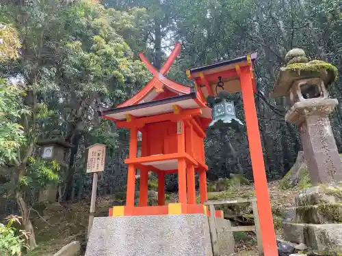 三輪神社（一童社）の{uncategorized: "未分類", other: "その他", undefined: "問題あり", building: "その他建物", grave: "お墓", sacred_gate: "鳥居", guardian: "狛犬", statue: "像", buddha: "仏像", history: "歴史", nature: "自然", garden: "庭園", animal: "動物", pagoda: "塔", temizu: "手水舎", mountain_gate: "山門・神門", sanctuary: "本殿・本堂", subordinate: "末社・摂社", art: "芸術", scenery: "景色", jizo: "地蔵", ema: "絵馬", goshuin: "御朱印", omikuji: "おみくじ", items: "授与品その他", amulet: "お守り", goshuincho: "御朱印帳", eats: "食事", festival: "お祭り", votive_dance: "神楽", shichigosan: "七五三参", wedding: "結婚式", experience: "体験その他", initially: "初詣", around: "周辺", anti_infection: "感染症対策"}