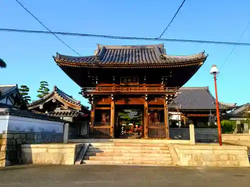 常楽寺の山門