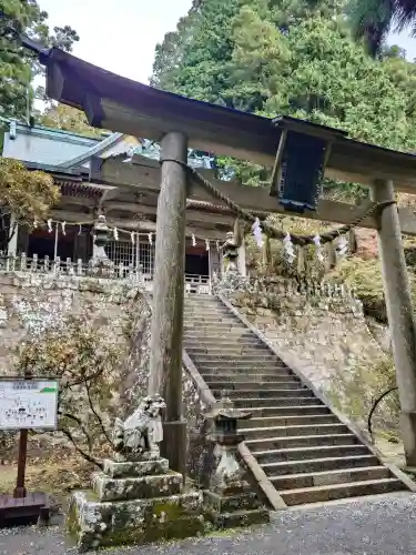 玉置神社の{uncategorized: "未分類", other: "その他", undefined: "問題あり", building: "その他建物", grave: "お墓", sacred_gate: "鳥居", guardian: "狛犬", statue: "像", buddha: "仏像", history: "歴史", nature: "自然", garden: "庭園", animal: "動物", pagoda: "塔", temizu: "手水舎", mountain_gate: "山門・神門", sanctuary: "本殿・本堂", subordinate: "末社・摂社", art: "芸術", scenery: "景色", jizo: "地蔵", ema: "絵馬", goshuin: "御朱印", omikuji: "おみくじ", items: "授与品その他", amulet: "お守り", goshuincho: "御朱印帳", eats: "食事", festival: "お祭り", votive_dance: "神楽", shichigosan: "七五三参", wedding: "結婚式", experience: "体験その他", initially: "初詣", around: "周辺", anti_infection: "感染症対策"}