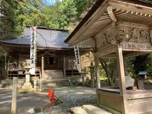 横蔵寺の本殿