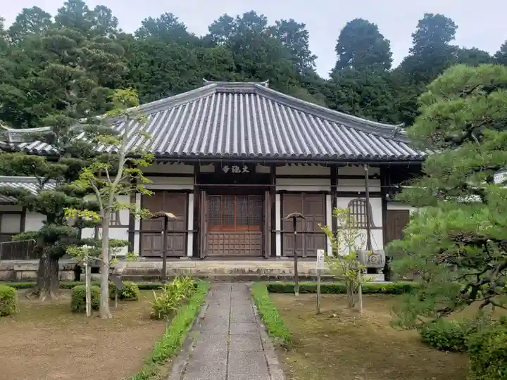 大池寺の本殿・本堂