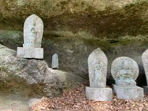 深草岩屋観音堂（深草山瑞岩寺奥院）の仏像