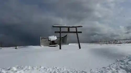 龍神（本別）の{uncategorized: "未分類", other: "その他", undefined: "問題あり", building: "その他建物", grave: "お墓", sacred_gate: "鳥居", guardian: "狛犬", statue: "像", buddha: "仏像", history: "歴史", nature: "自然", garden: "庭園", animal: "動物", pagoda: "塔", temizu: "手水舎", mountain_gate: "山門・神門", sanctuary: "本殿・本堂", subordinate: "末社・摂社", art: "芸術", scenery: "景色", jizo: "地蔵", ema: "絵馬", goshuin: "御朱印", omikuji: "おみくじ", items: "授与品その他", amulet: "お守り", goshuincho: "御朱印帳", eats: "食事", festival: "お祭り", votive_dance: "神楽", shichigosan: "七五三参", wedding: "結婚式", experience: "体験その他", initially: "初詣", around: "周辺", anti_infection: "感染症対策"}