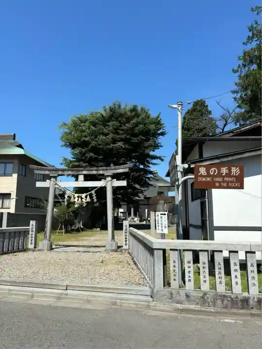 三ツ石神社(岩手県)