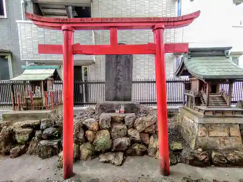 天王坊稲荷神社の末社・摂社