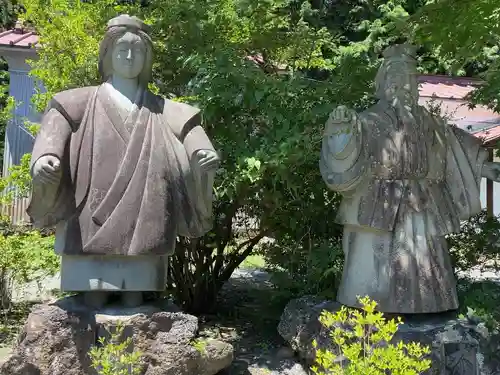 冨士御室浅間神社の像