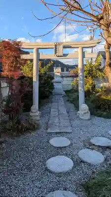 河童神社の{uncategorized: "未分類", other: "その他", undefined: "問題あり", building: "その他建物", grave: "お墓", sacred_gate: "鳥居", guardian: "狛犬", statue: "像", buddha: "仏像", history: "歴史", nature: "自然", garden: "庭園", animal: "動物", pagoda: "塔", temizu: "手水舎", mountain_gate: "山門・神門", sanctuary: "本殿・本堂", subordinate: "末社・摂社", art: "芸術", scenery: "景色", jizo: "地蔵", ema: "絵馬", goshuin: "御朱印", omikuji: "おみくじ", items: "授与品その他", amulet: "お守り", goshuincho: "御朱印帳", eats: "食事", festival: "お祭り", votive_dance: "神楽", shichigosan: "七五三参", wedding: "結婚式", experience: "体験その他", initially: "初詣", around: "周辺", anti_infection: "感染症対策"}