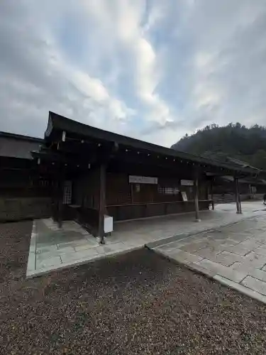 出雲大社の{uncategorized: "未分類", other: "その他", undefined: "問題あり", building: "その他建物", grave: "お墓", sacred_gate: "鳥居", guardian: "狛犬", statue: "像", buddha: "仏像", history: "歴史", nature: "自然", garden: "庭園", animal: "動物", pagoda: "塔", temizu: "手水舎", mountain_gate: "山門・神門", sanctuary: "本殿・本堂", subordinate: "末社・摂社", art: "芸術", scenery: "景色", jizo: "地蔵", ema: "絵馬", goshuin: "御朱印", omikuji: "おみくじ", items: "授与品その他", amulet: "お守り", goshuincho: "御朱印帳", eats: "食事", festival: "お祭り", votive_dance: "神楽", shichigosan: "七五三参", wedding: "結婚式", experience: "体験その他", initially: "初詣", around: "周辺", anti_infection: "感染症対策"}
