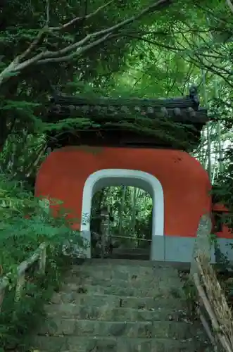 石峯寺の山門・神門
