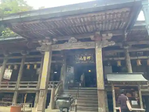 青岸渡寺の{uncategorized: "未分類", other: "その他", undefined: "問題あり", building: "その他建物", grave: "お墓", sacred_gate: "鳥居", guardian: "狛犬", statue: "像", buddha: "仏像", history: "歴史", nature: "自然", garden: "庭園", animal: "動物", pagoda: "塔", temizu: "手水舎", mountain_gate: "山門・神門", sanctuary: "本殿・本堂", subordinate: "末社・摂社", art: "芸術", scenery: "景色", jizo: "地蔵", ema: "絵馬", goshuin: "御朱印", omikuji: "おみくじ", items: "授与品その他", amulet: "お守り", goshuincho: "御朱印帳", eats: "食事", festival: "お祭り", votive_dance: "神楽", shichigosan: "七五三参", wedding: "結婚式", experience: "体験その他", initially: "初詣", around: "周辺", anti_infection: "感染症対策"}