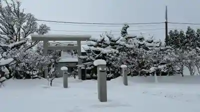 秋葉神社の{uncategorized: "未分類", other: "その他", undefined: "問題あり", building: "その他建物", grave: "お墓", sacred_gate: "鳥居", guardian: "狛犬", statue: "像", buddha: "仏像", history: "歴史", nature: "自然", garden: "庭園", animal: "動物", pagoda: "塔", temizu: "手水舎", mountain_gate: "山門・神門", sanctuary: "本殿・本堂", subordinate: "末社・摂社", art: "芸術", scenery: "景色", jizo: "地蔵", ema: "絵馬", goshuin: "御朱印", omikuji: "おみくじ", items: "授与品その他", amulet: "お守り", goshuincho: "御朱印帳", eats: "食事", festival: "お祭り", votive_dance: "神楽", shichigosan: "七五三参", wedding: "結婚式", experience: "体験その他", initially: "初詣", around: "周辺", anti_infection: "感染症対策"}