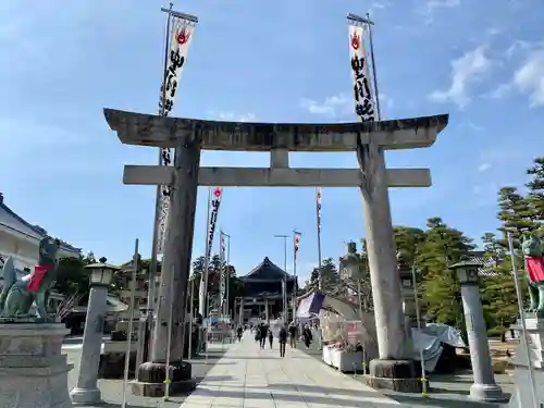 豊川閣　妙厳寺の鳥居