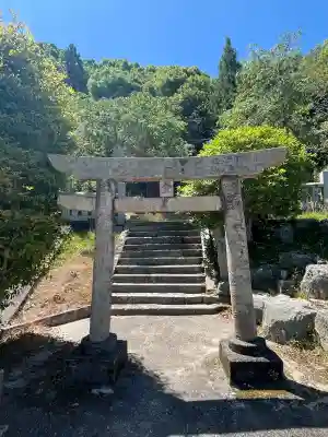 茗荷神社の{uncategorized: "未分類", other: "その他", undefined: "問題あり", building: "その他建物", grave: "お墓", sacred_gate: "鳥居", guardian: "狛犬", statue: "像", buddha: "仏像", history: "歴史", nature: "自然", garden: "庭園", animal: "動物", pagoda: "塔", temizu: "手水舎", mountain_gate: "山門・神門", sanctuary: "本殿・本堂", subordinate: "末社・摂社", art: "芸術", scenery: "景色", jizo: "地蔵", ema: "絵馬", goshuin: "御朱印", omikuji: "おみくじ", items: "授与品その他", amulet: "お守り", goshuincho: "御朱印帳", eats: "食事", festival: "お祭り", votive_dance: "神楽", shichigosan: "七五三参", wedding: "結婚式", experience: "体験その他", initially: "初詣", around: "周辺", anti_infection: "感染症対策"}