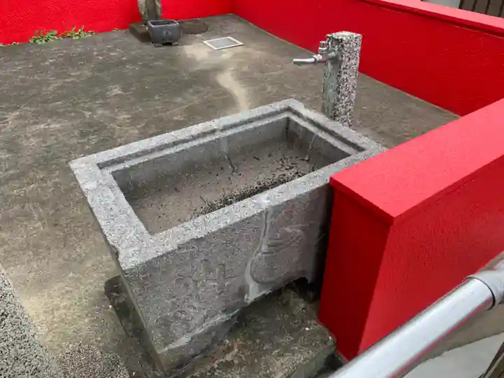 稲荷神社の手水舎