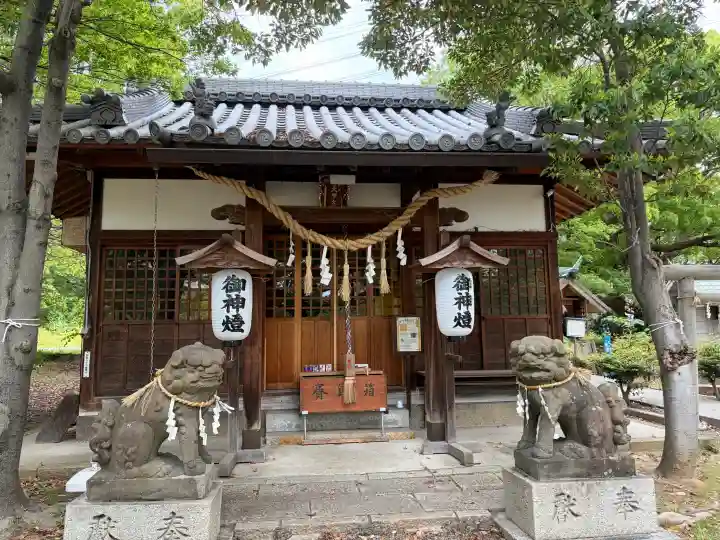 竹渕神社の{uncategorized: "未分類", other: "その他", undefined: "問題あり", building: "その他建物", grave: "お墓", sacred_gate: "鳥居", guardian: "狛犬", statue: "像", buddha: "仏像", history: "歴史", nature: "自然", garden: "庭園", animal: "動物", pagoda: "塔", temizu: "手水舎", mountain_gate: "山門・神門", sanctuary: "本殿・本堂", subordinate: "末社・摂社", art: "芸術", scenery: "景色", jizo: "地蔵", ema: "絵馬", goshuin: "御朱印", omikuji: "おみくじ", items: "授与品その他", amulet: "お守り", goshuincho: "御朱印帳", eats: "食事", festival: "お祭り", votive_dance: "神楽", shichigosan: "七五三参", wedding: "結婚式", experience: "体験その他", initially: "初詣", around: "周辺", anti_infection: "感染症対策"}