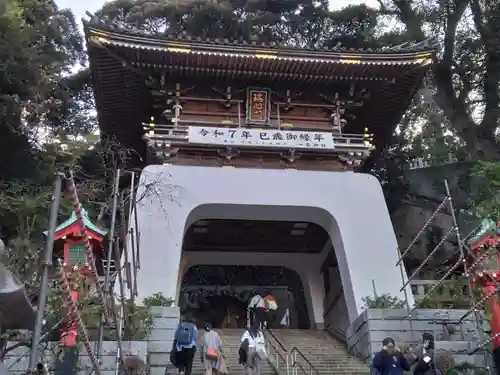 江島神社の山門・神門