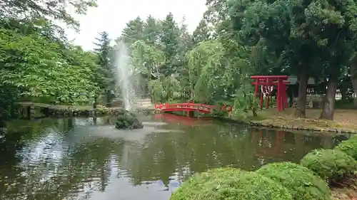 鳥海月山両所宮の庭園