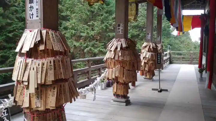 狸谷山不動院の本殿・本堂