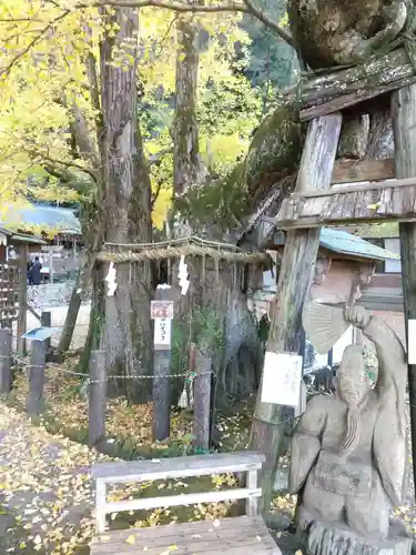 伊那下神社の像