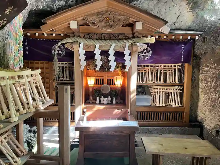 銭洗弁財天宇賀福神社(神奈川県)