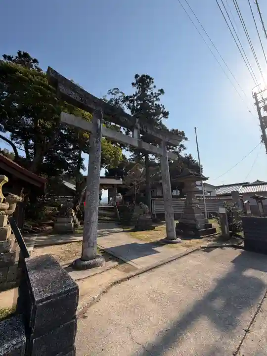揖夜神社の{uncategorized: "未分類", other: "その他", undefined: "問題あり", building: "その他建物", grave: "お墓", sacred_gate: "鳥居", guardian: "狛犬", statue: "像", buddha: "仏像", history: "歴史", nature: "自然", garden: "庭園", animal: "動物", pagoda: "塔", temizu: "手水舎", mountain_gate: "山門・神門", sanctuary: "本殿・本堂", subordinate: "末社・摂社", art: "芸術", scenery: "景色", jizo: "地蔵", ema: "絵馬", goshuin: "御朱印", omikuji: "おみくじ", items: "授与品その他", amulet: "お守り", goshuincho: "御朱印帳", eats: "食事", festival: "お祭り", votive_dance: "神楽", shichigosan: "七五三参", wedding: "結婚式", experience: "体験その他", initially: "初詣", around: "周辺", anti_infection: "感染症対策"}