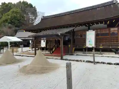 賀茂別雷神社（上賀茂神社）の{uncategorized: "未分類", other: "その他", undefined: "問題あり", building: "その他建物", grave: "お墓", sacred_gate: "鳥居", guardian: "狛犬", statue: "像", buddha: "仏像", history: "歴史", nature: "自然", garden: "庭園", animal: "動物", pagoda: "塔", temizu: "手水舎", mountain_gate: "山門・神門", sanctuary: "本殿・本堂", subordinate: "末社・摂社", art: "芸術", scenery: "景色", jizo: "地蔵", ema: "絵馬", goshuin: "御朱印", omikuji: "おみくじ", items: "授与品その他", amulet: "お守り", goshuincho: "御朱印帳", eats: "食事", festival: "お祭り", votive_dance: "神楽", shichigosan: "七五三参", wedding: "結婚式", experience: "体験その他", initially: "初詣", around: "周辺", anti_infection: "感染症対策"}