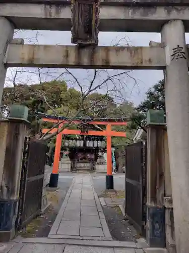 満足稲荷神社の鳥居