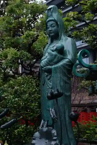 豊川稲荷東京別院の{uncategorized: "未分類", other: "その他", undefined: "問題あり", building: "その他建物", grave: "お墓", sacred_gate: "鳥居", guardian: "狛犬", statue: "像", buddha: "仏像", history: "歴史", nature: "自然", garden: "庭園", animal: "動物", pagoda: "塔", temizu: "手水舎", mountain_gate: "山門・神門", sanctuary: "本殿・本堂", subordinate: "末社・摂社", art: "芸術", scenery: "景色", jizo: "地蔵", ema: "絵馬", goshuin: "御朱印", omikuji: "おみくじ", items: "授与品その他", amulet: "お守り", goshuincho: "御朱印帳", eats: "食事", festival: "お祭り", votive_dance: "神楽", shichigosan: "七五三参", wedding: "結婚式", experience: "体験その他", initially: "初詣", around: "周辺", anti_infection: "感染症対策"}