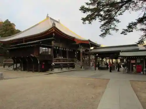中山寺の本殿・本堂