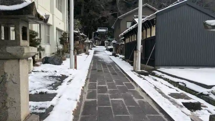 走落神社の{uncategorized: "未分類", other: "その他", undefined: "問題あり", building: "その他建物", grave: "お墓", sacred_gate: "鳥居", guardian: "狛犬", statue: "像", buddha: "仏像", history: "歴史", nature: "自然", garden: "庭園", animal: "動物", pagoda: "塔", temizu: "手水舎", mountain_gate: "山門・神門", sanctuary: "本殿・本堂", subordinate: "末社・摂社", art: "芸術", scenery: "景色", jizo: "地蔵", ema: "絵馬", goshuin: "御朱印", omikuji: "おみくじ", items: "授与品その他", amulet: "お守り", goshuincho: "御朱印帳", eats: "食事", festival: "お祭り", votive_dance: "神楽", shichigosan: "七五三参", wedding: "結婚式", experience: "体験その他", initially: "初詣", around: "周辺", anti_infection: "感染症対策"}