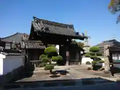 瑞用寺の山門