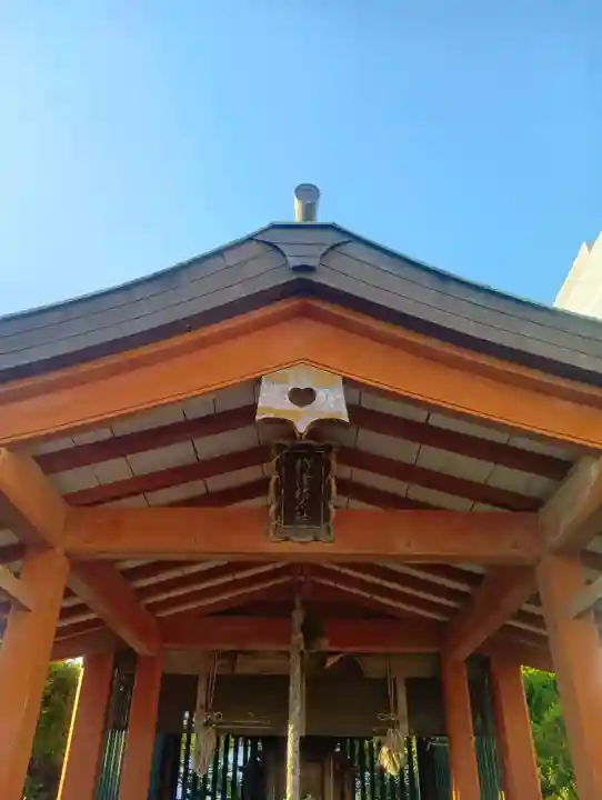 柳津稲荷社の{uncategorized: "未分類", other: "その他", undefined: "問題あり", building: "その他建物", grave: "お墓", sacred_gate: "鳥居", guardian: "狛犬", statue: "像", buddha: "仏像", history: "歴史", nature: "自然", garden: "庭園", animal: "動物", pagoda: "塔", temizu: "手水舎", mountain_gate: "山門・神門", sanctuary: "本殿・本堂", subordinate: "末社・摂社", art: "芸術", scenery: "景色", jizo: "地蔵", ema: "絵馬", goshuin: "御朱印", omikuji: "おみくじ", items: "授与品その他", amulet: "お守り", goshuincho: "御朱印帳", eats: "食事", festival: "お祭り", votive_dance: "神楽", shichigosan: "七五三参", wedding: "結婚式", experience: "体験その他", initially: "初詣", around: "周辺", anti_infection: "感染症対策"}