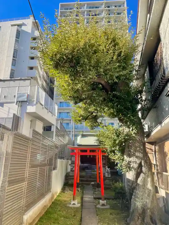 瘡護稲荷大明神の{uncategorized: "未分類", other: "その他", undefined: "問題あり", building: "その他建物", grave: "お墓", sacred_gate: "鳥居", guardian: "狛犬", statue: "像", buddha: "仏像", history: "歴史", nature: "自然", garden: "庭園", animal: "動物", pagoda: "塔", temizu: "手水舎", mountain_gate: "山門・神門", sanctuary: "本殿・本堂", subordinate: "末社・摂社", art: "芸術", scenery: "景色", jizo: "地蔵", ema: "絵馬", goshuin: "御朱印", omikuji: "おみくじ", items: "授与品その他", amulet: "お守り", goshuincho: "御朱印帳", eats: "食事", festival: "お祭り", votive_dance: "神楽", shichigosan: "七五三参", wedding: "結婚式", experience: "体験その他", initially: "初詣", around: "周辺", anti_infection: "感染症対策"}