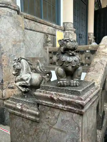 築地本願寺（本願寺築地別院）の{uncategorized: "未分類", other: "その他", undefined: "問題あり", building: "その他建物", grave: "お墓", sacred_gate: "鳥居", guardian: "狛犬", statue: "像", buddha: "仏像", history: "歴史", nature: "自然", garden: "庭園", animal: "動物", pagoda: "塔", temizu: "手水舎", mountain_gate: "山門・神門", sanctuary: "本殿・本堂", subordinate: "末社・摂社", art: "芸術", scenery: "景色", jizo: "地蔵", ema: "絵馬", goshuin: "御朱印", omikuji: "おみくじ", items: "授与品その他", amulet: "お守り", goshuincho: "御朱印帳", eats: "食事", festival: "お祭り", votive_dance: "神楽", shichigosan: "七五三参", wedding: "結婚式", experience: "体験その他", initially: "初詣", around: "周辺", anti_infection: "感染症対策"}