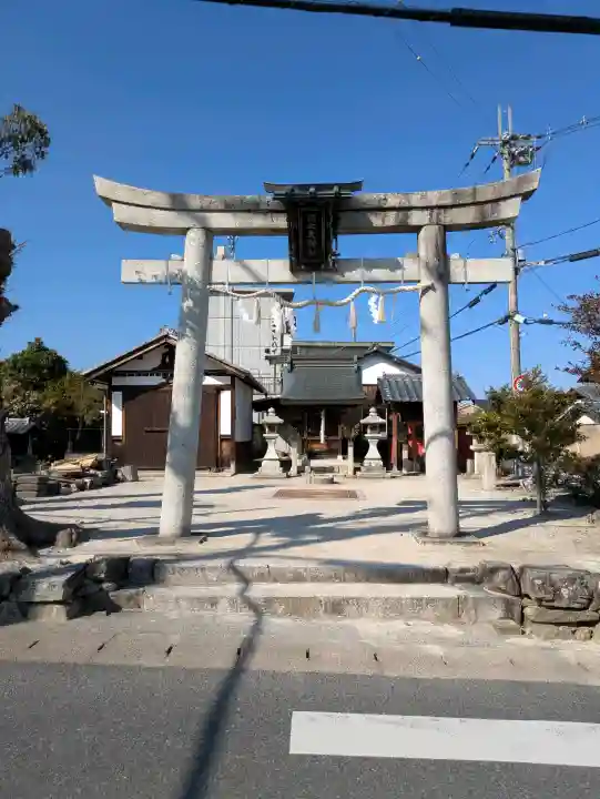 福太夫神社の{uncategorized: "未分類", other: "その他", undefined: "問題あり", building: "その他建物", grave: "お墓", sacred_gate: "鳥居", guardian: "狛犬", statue: "像", buddha: "仏像", history: "歴史", nature: "自然", garden: "庭園", animal: "動物", pagoda: "塔", temizu: "手水舎", mountain_gate: "山門・神門", sanctuary: "本殿・本堂", subordinate: "末社・摂社", art: "芸術", scenery: "景色", jizo: "地蔵", ema: "絵馬", goshuin: "御朱印", omikuji: "おみくじ", items: "授与品その他", amulet: "お守り", goshuincho: "御朱印帳", eats: "食事", festival: "お祭り", votive_dance: "神楽", shichigosan: "七五三参", wedding: "結婚式", experience: "体験その他", initially: "初詣", around: "周辺", anti_infection: "感染症対策"}