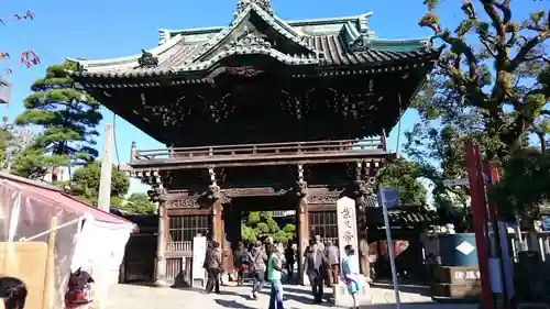 題経寺（柴又帝釈天）の山門・神門