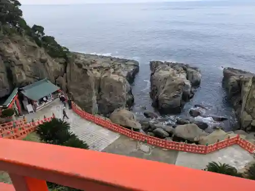 鵜戸神宮の{uncategorized: "未分類", other: "その他", undefined: "問題あり", building: "その他建物", grave: "お墓", sacred_gate: "鳥居", guardian: "狛犬", statue: "像", buddha: "仏像", history: "歴史", nature: "自然", garden: "庭園", animal: "動物", pagoda: "塔", temizu: "手水舎", mountain_gate: "山門・神門", sanctuary: "本殿・本堂", subordinate: "末社・摂社", art: "芸術", scenery: "景色", jizo: "地蔵", ema: "絵馬", goshuin: "御朱印", omikuji: "おみくじ", items: "授与品その他", amulet: "お守り", goshuincho: "御朱印帳", eats: "食事", festival: "お祭り", votive_dance: "神楽", shichigosan: "七五三参", wedding: "結婚式", experience: "体験その他", initially: "初詣", around: "周辺", anti_infection: "感染症対策"}