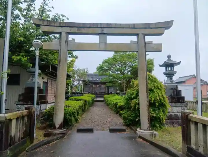 天王神社の{uncategorized: "未分類", other: "その他", undefined: "問題あり", building: "その他建物", grave: "お墓", sacred_gate: "鳥居", guardian: "狛犬", statue: "像", buddha: "仏像", history: "歴史", nature: "自然", garden: "庭園", animal: "動物", pagoda: "塔", temizu: "手水舎", mountain_gate: "山門・神門", sanctuary: "本殿・本堂", subordinate: "末社・摂社", art: "芸術", scenery: "景色", jizo: "地蔵", ema: "絵馬", goshuin: "御朱印", omikuji: "おみくじ", items: "授与品その他", amulet: "お守り", goshuincho: "御朱印帳", eats: "食事", festival: "お祭り", votive_dance: "神楽", shichigosan: "七五三参", wedding: "結婚式", experience: "体験その他", initially: "初詣", around: "周辺", anti_infection: "感染症対策"}