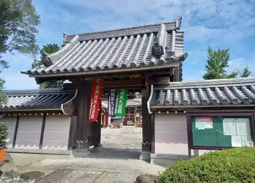 地泉院の山門