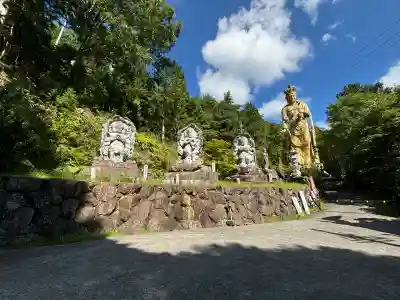 七宝寺の{uncategorized: "未分類", other: "その他", undefined: "問題あり", building: "その他建物", grave: "お墓", sacred_gate: "鳥居", guardian: "狛犬", statue: "像", buddha: "仏像", history: "歴史", nature: "自然", garden: "庭園", animal: "動物", pagoda: "塔", temizu: "手水舎", mountain_gate: "山門・神門", sanctuary: "本殿・本堂", subordinate: "末社・摂社", art: "芸術", scenery: "景色", jizo: "地蔵", ema: "絵馬", goshuin: "御朱印", omikuji: "おみくじ", items: "授与品その他", amulet: "お守り", goshuincho: "御朱印帳", eats: "食事", festival: "お祭り", votive_dance: "神楽", shichigosan: "七五三参", wedding: "結婚式", experience: "体験その他", initially: "初詣", around: "周辺", anti_infection: "感染症対策"}