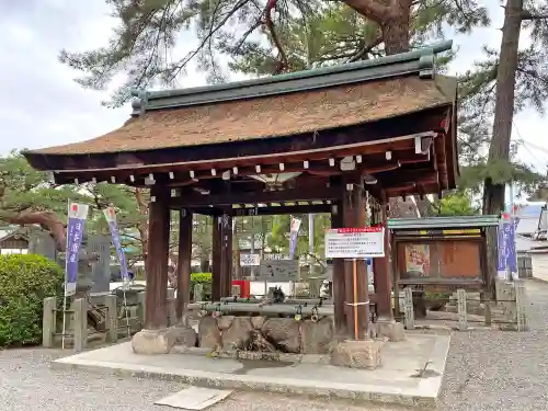 建部大社の手水舎