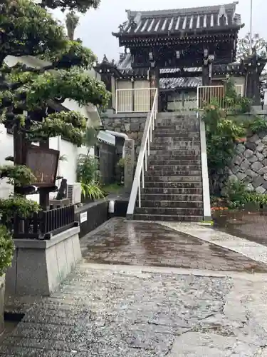 明泉寺の山門