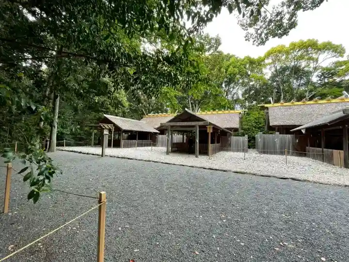 月讀宮(皇大神宮別宮)の{uncategorized: "未分類", other: "その他", undefined: "問題あり", building: "その他建物", grave: "お墓", sacred_gate: "鳥居", guardian: "狛犬", statue: "像", buddha: "仏像", history: "歴史", nature: "自然", garden: "庭園", animal: "動物", pagoda: "塔", temizu: "手水舎", mountain_gate: "山門・神門", sanctuary: "本殿・本堂", subordinate: "末社・摂社", art: "芸術", scenery: "景色", jizo: "地蔵", ema: "絵馬", goshuin: "御朱印", omikuji: "おみくじ", items: "授与品その他", amulet: "お守り", goshuincho: "御朱印帳", eats: "食事", festival: "お祭り", votive_dance: "神楽", shichigosan: "七五三参", wedding: "結婚式", experience: "体験その他", initially: "初詣", around: "周辺", anti_infection: "感染症対策"}