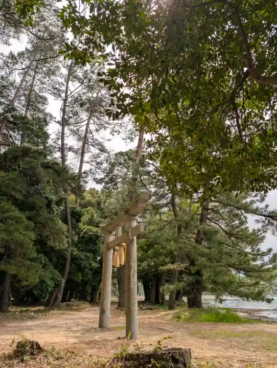天橋立神社の{uncategorized: "未分類", other: "その他", undefined: "問題あり", building: "その他建物", grave: "お墓", sacred_gate: "鳥居", guardian: "狛犬", statue: "像", buddha: "仏像", history: "歴史", nature: "自然", garden: "庭園", animal: "動物", pagoda: "塔", temizu: "手水舎", mountain_gate: "山門・神門", sanctuary: "本殿・本堂", subordinate: "末社・摂社", art: "芸術", scenery: "景色", jizo: "地蔵", ema: "絵馬", goshuin: "御朱印", omikuji: "おみくじ", items: "授与品その他", amulet: "お守り", goshuincho: "御朱印帳", eats: "食事", festival: "お祭り", votive_dance: "神楽", shichigosan: "七五三参", wedding: "結婚式", experience: "体験その他", initially: "初詣", around: "周辺", anti_infection: "感染症対策"}